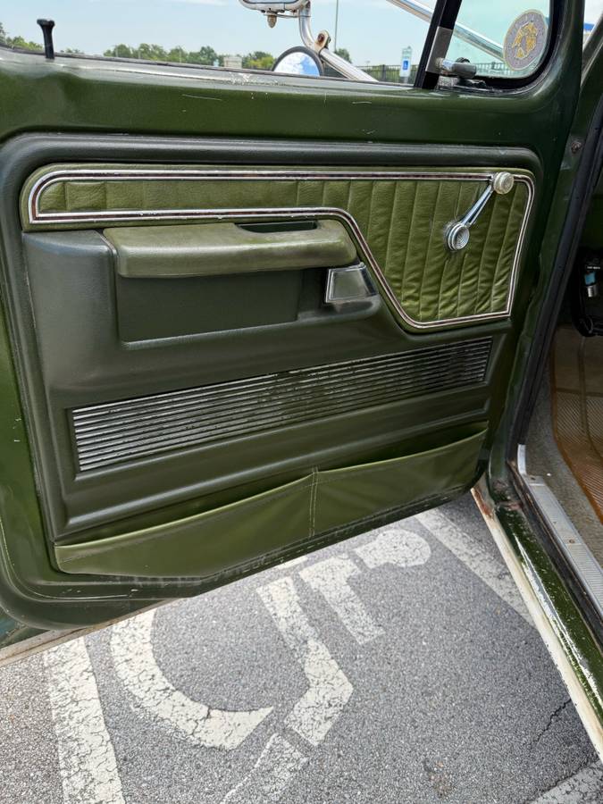 Ford-f350-super-cab-camper-special-1976-green-16