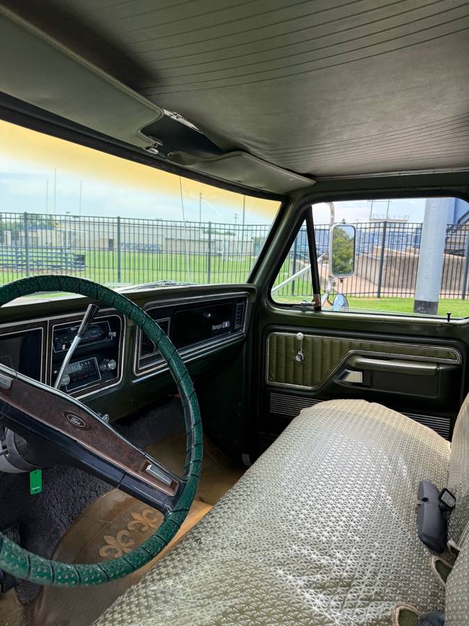 Ford-f350-super-cab-camper-special-1976-green-20