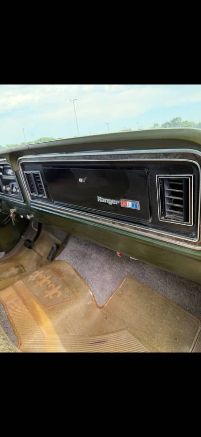 Ford-f350-super-cab-camper-special-1976-green-8