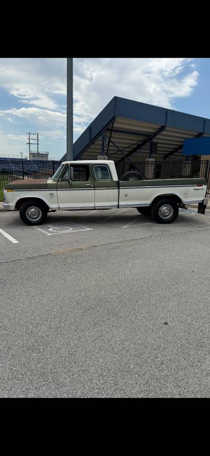 Ford-f350-super-cab-camper-special-1976-green