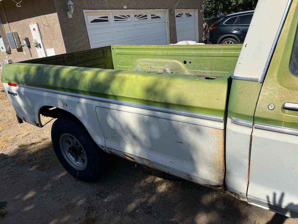 Ford-f350-super-camper-special-1973-green-9