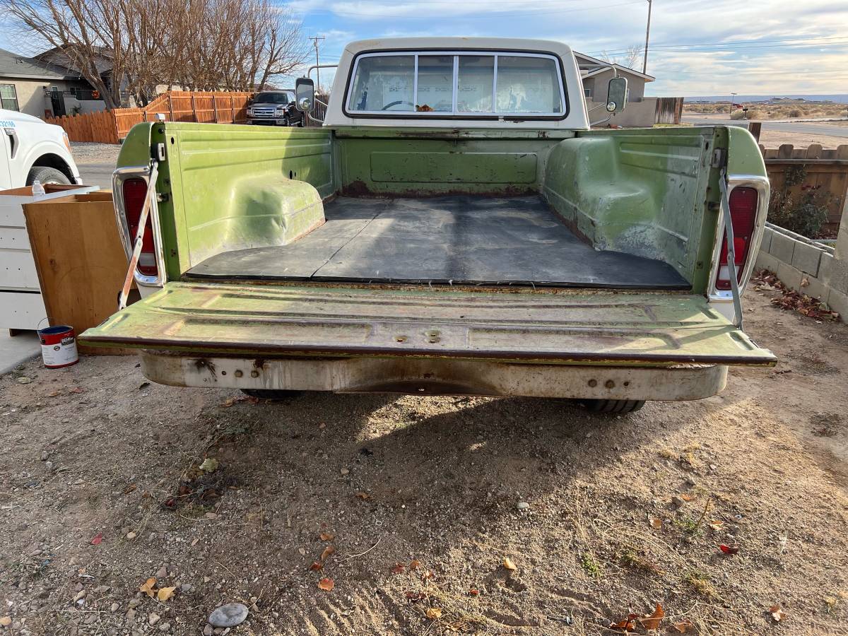 Ford-f350-super-camper-special-1973-green