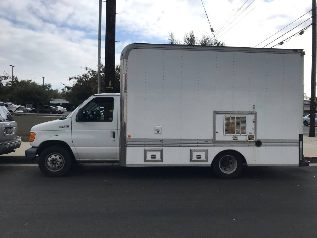 Ford-f350-super-duty-1987-white-4