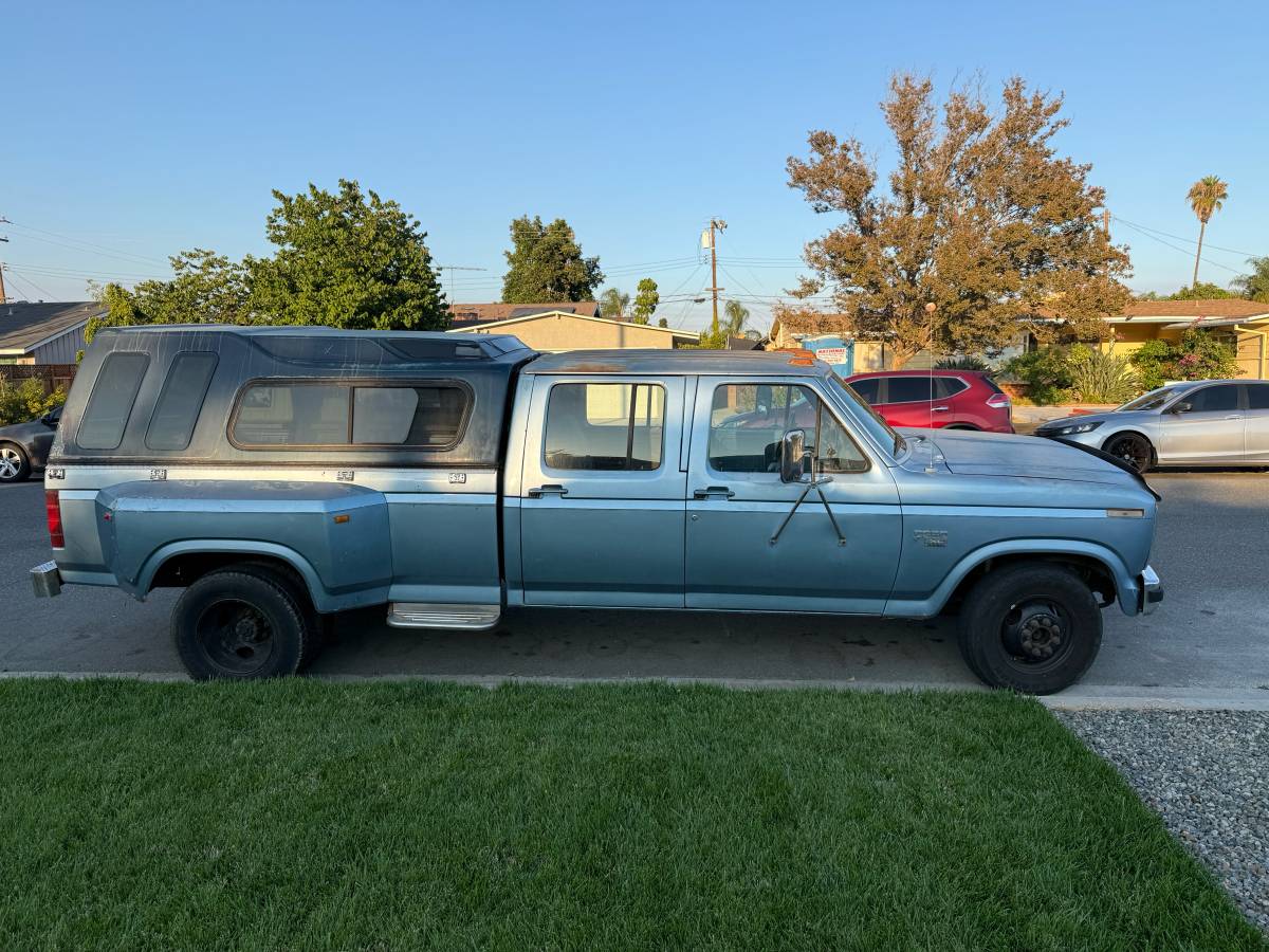 Ford-f350-super-duty-crew-cab-diesel-1985-blue-1