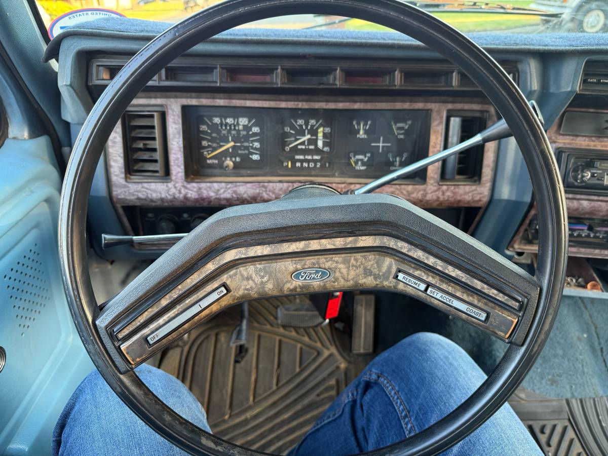 Ford-f350-super-duty-crew-cab-diesel-1985-blue-10