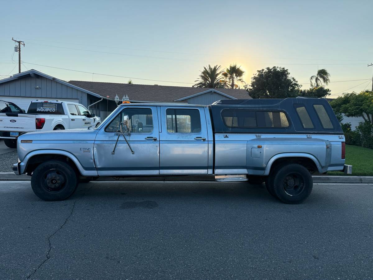 Ford-f350-super-duty-crew-cab-diesel-1985-blue-3