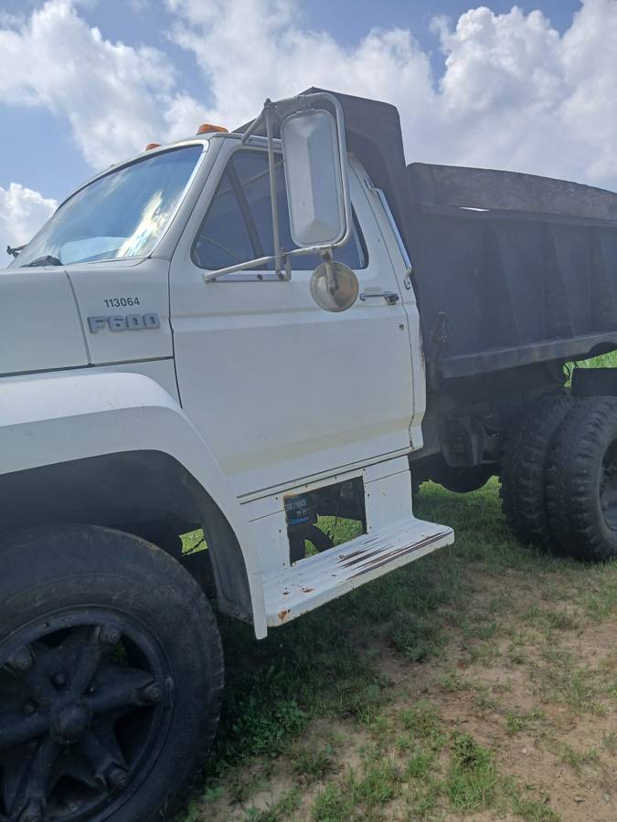 Ford-f600-1987-white