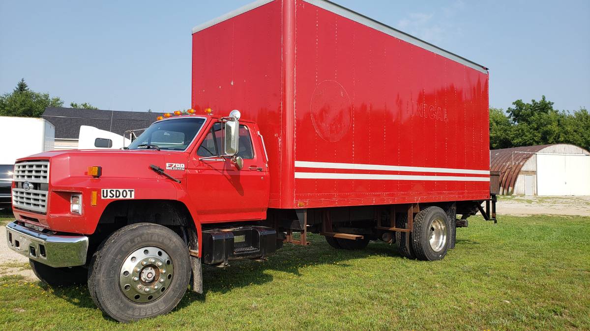 Ford-f700-diesel-1989