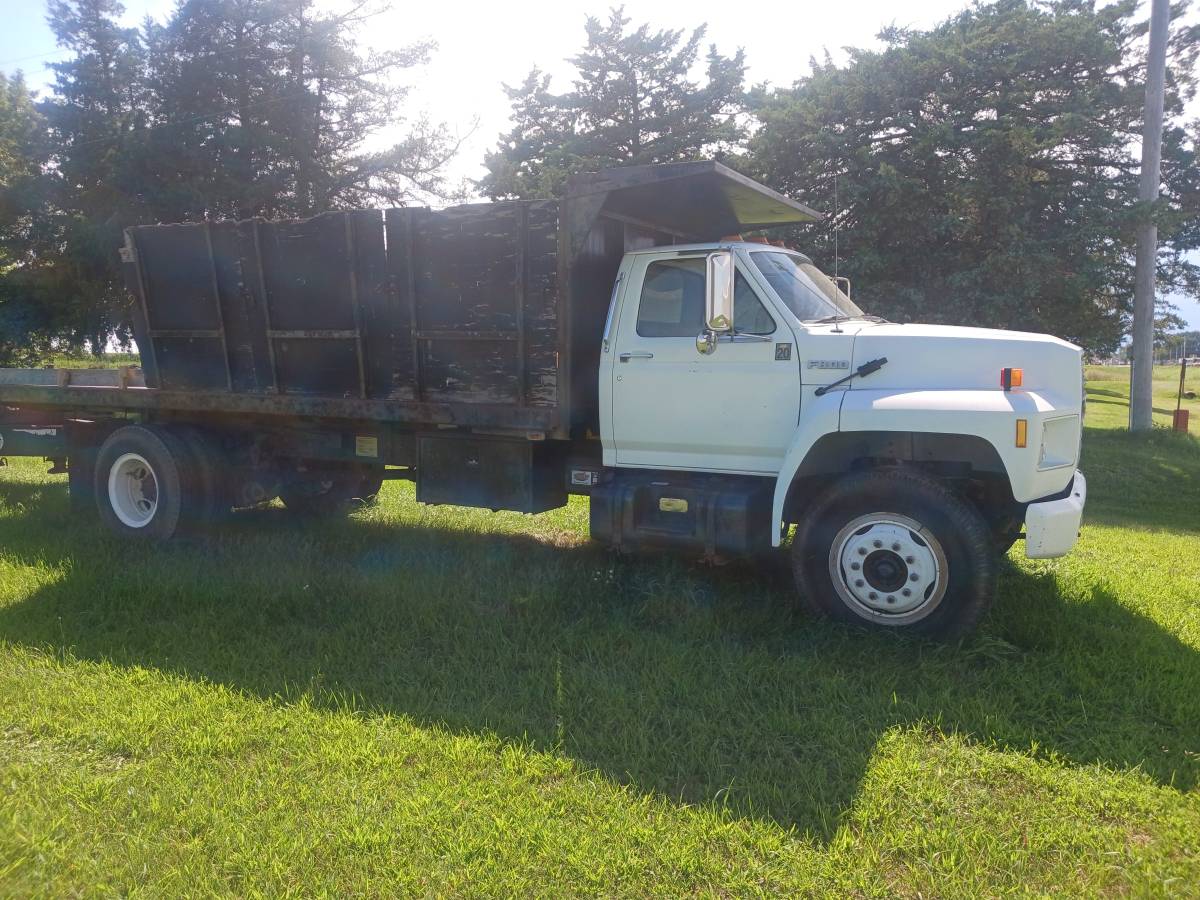 Ford-f8000-1989-white-5