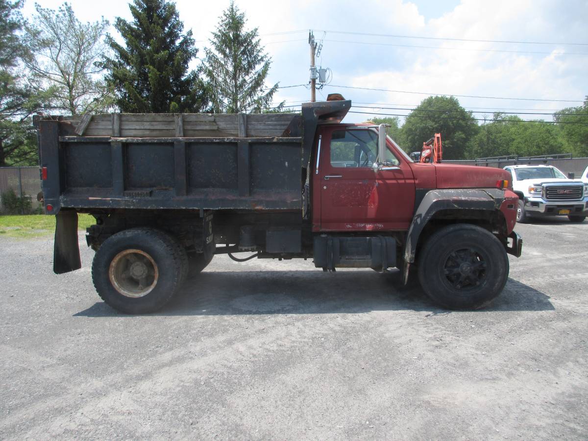 Ford-f8000-diesel-1985-red-1