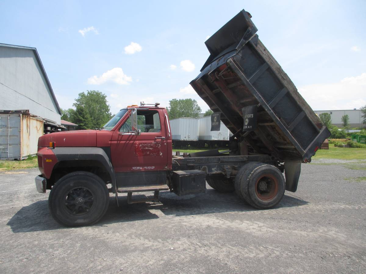 Ford-f8000-diesel-1985-red-4
