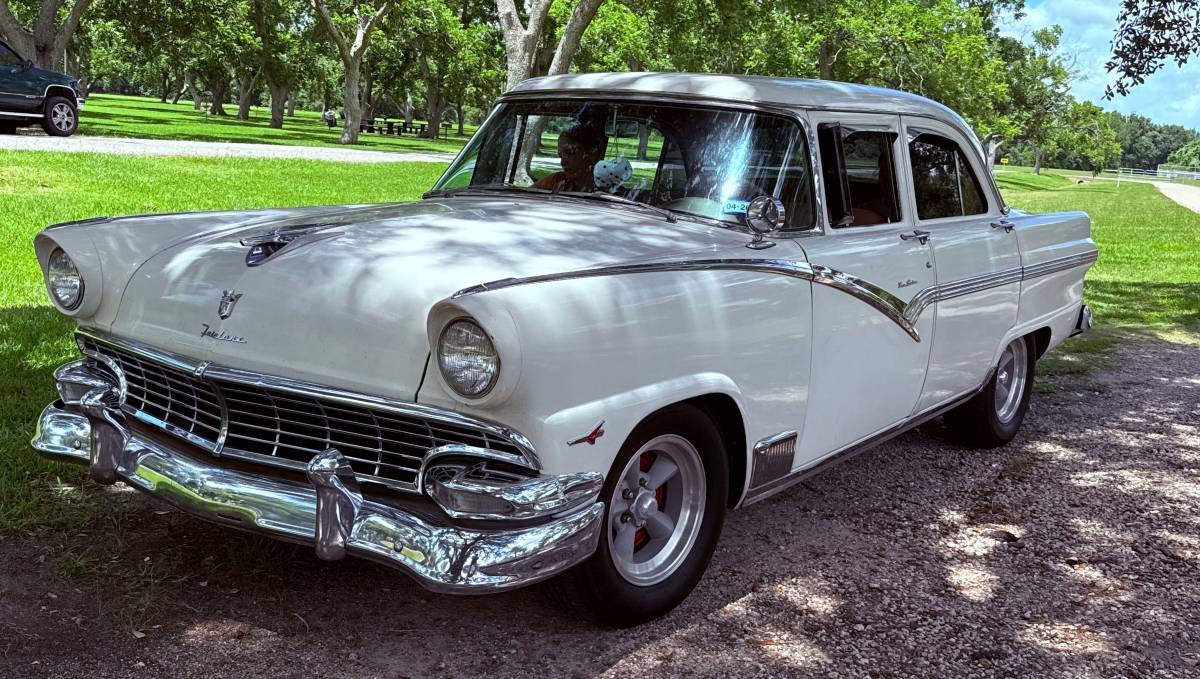 Ford-fairlane-1956-white-1