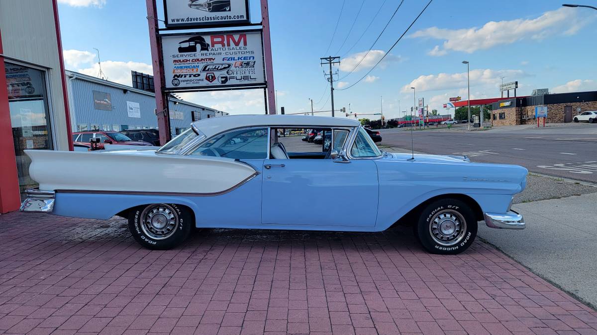 Ford-fairlane-1957-3