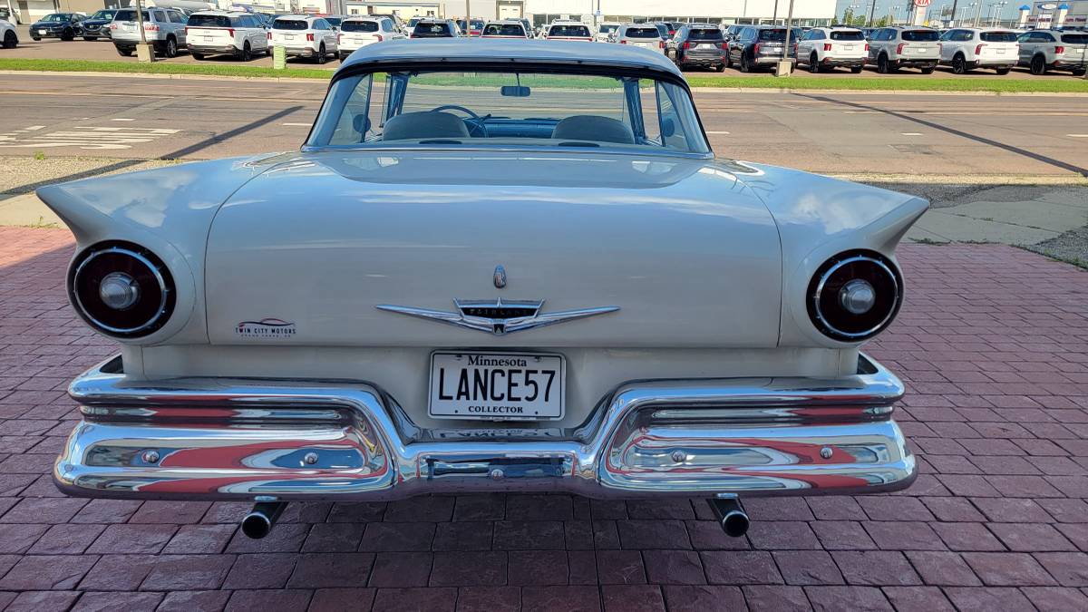 Ford-fairlane-1957-7