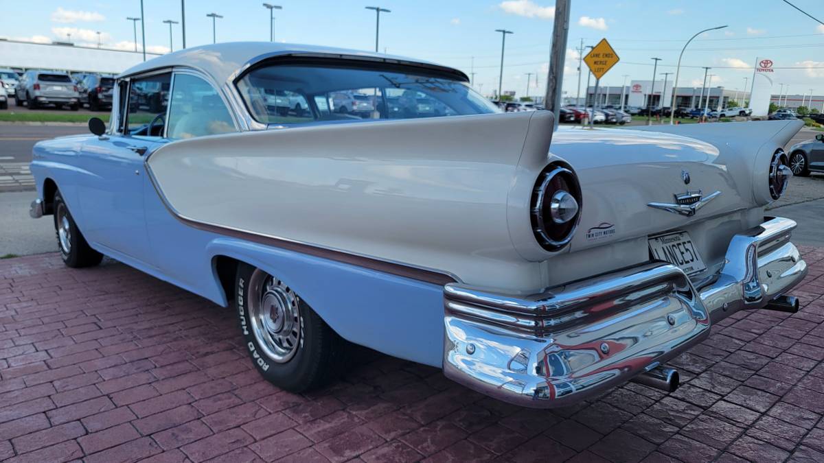 Ford-fairlane-1957-8