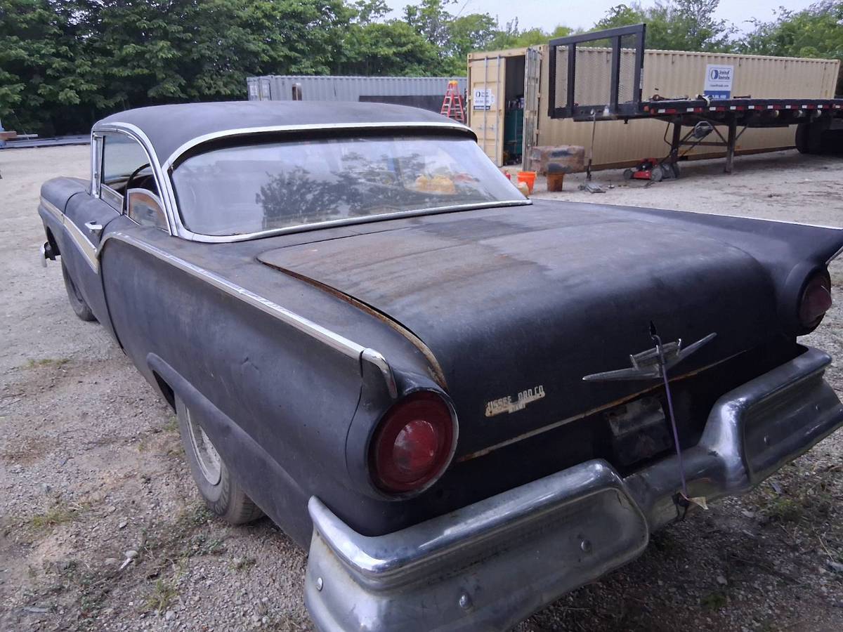 Ford-fairlane-500-1957-black-3