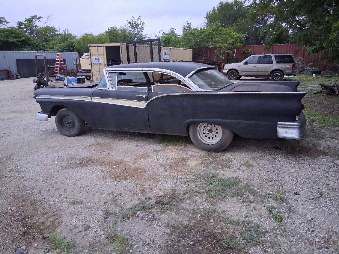 Ford-fairlane-500-1957-black-5