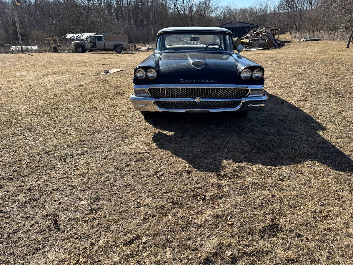 Ford-fairlane-500-1958-white-4