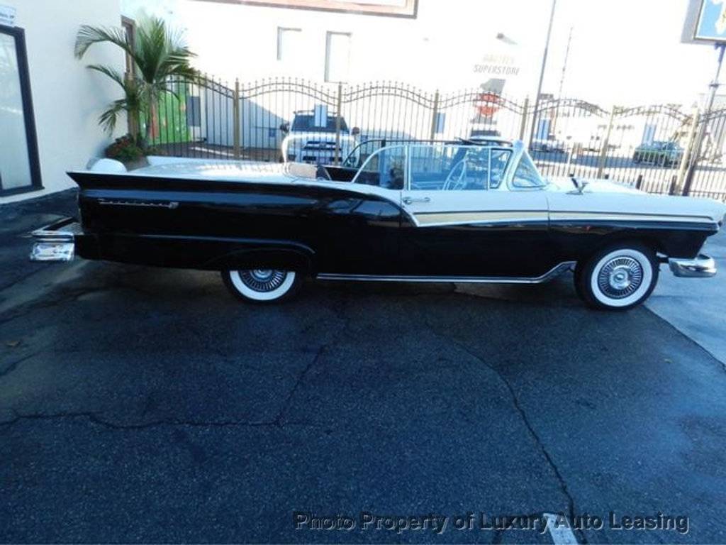 Ford-fairlane-sunliner-1957-black-1