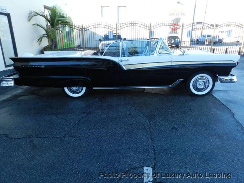 Ford-fairlane-sunliner-1957-black-11