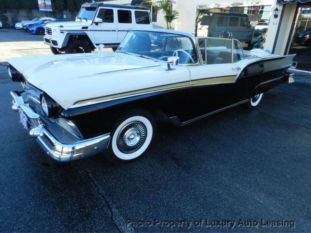 Ford-fairlane-sunliner-1957-black-13