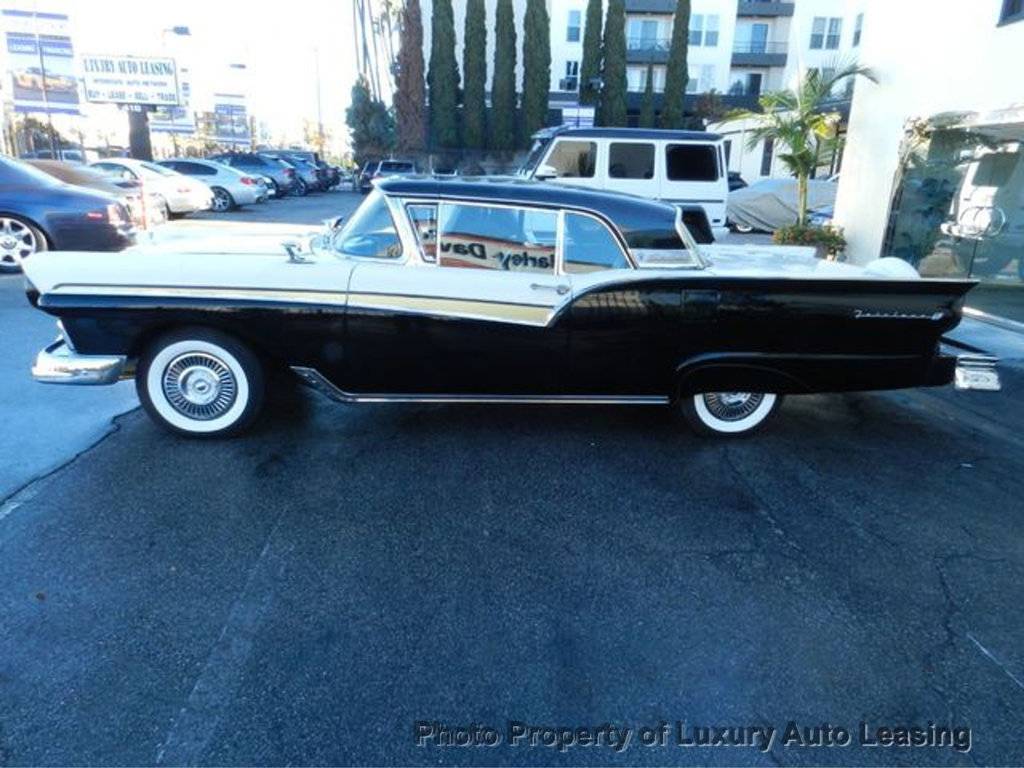 Ford-fairlane-sunliner-1957-black-2