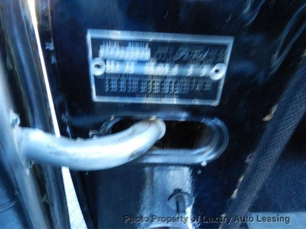 Ford-fairlane-sunliner-1957-black-23