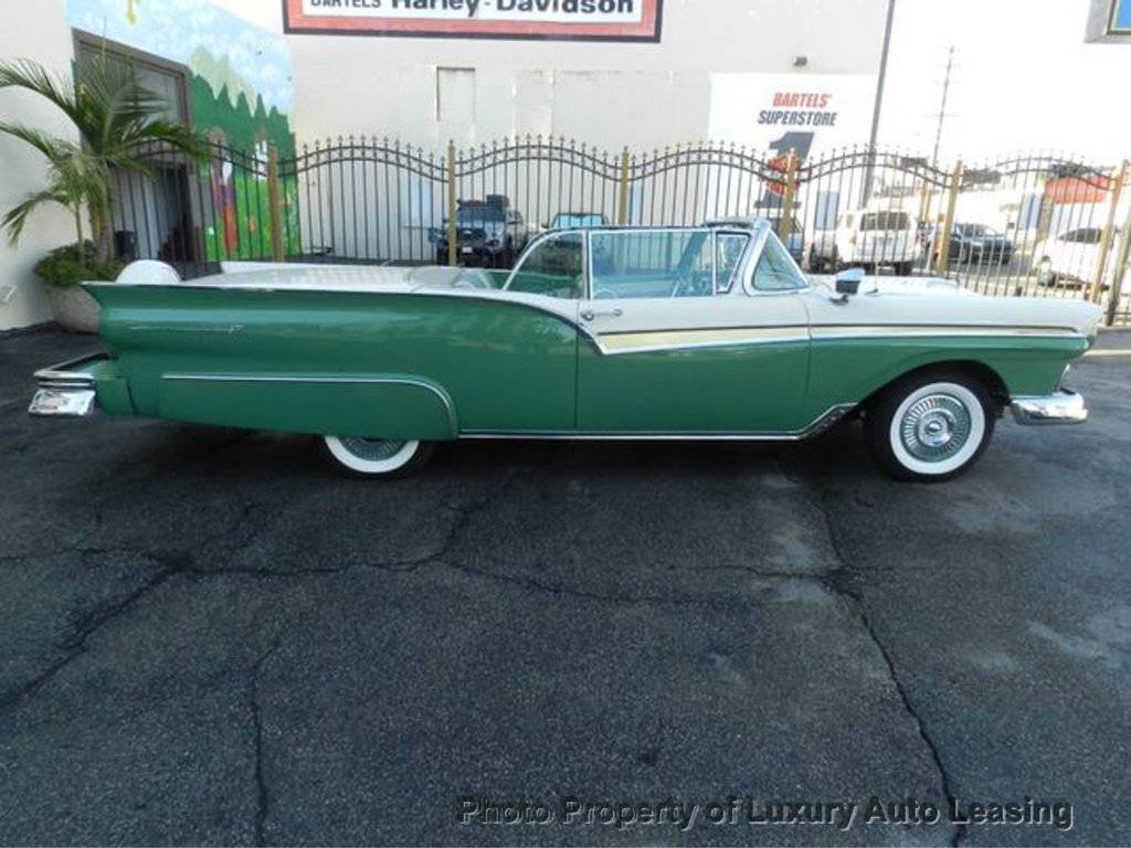 Ford-fairlane-sunliner-1957-green-5
