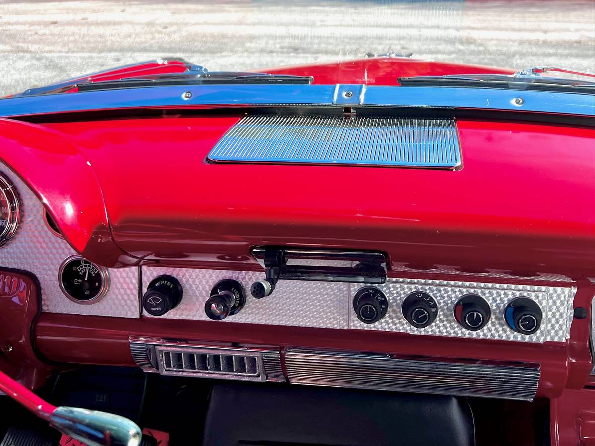 Ford-fairlane-victoria-1956-red-21
