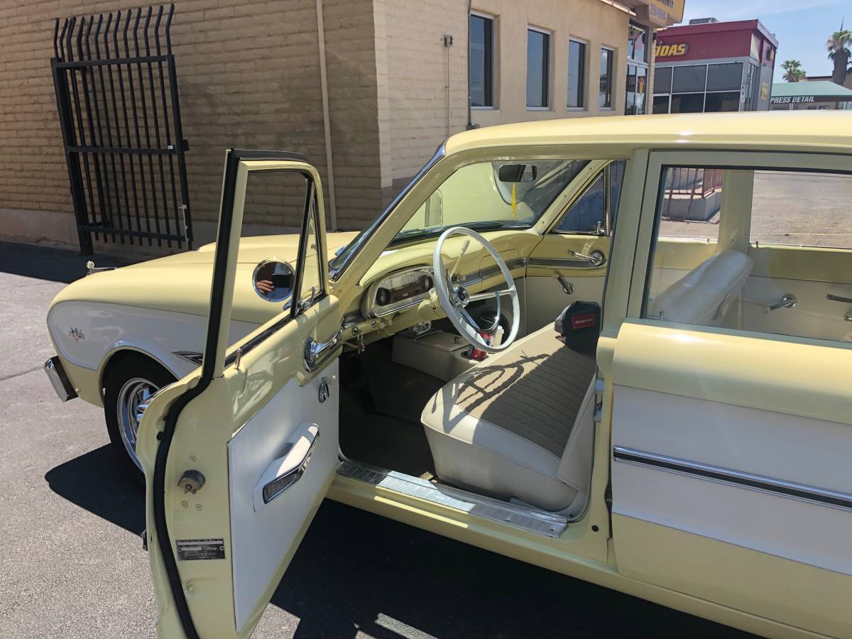 Ford-falcon-1963-yellow-3