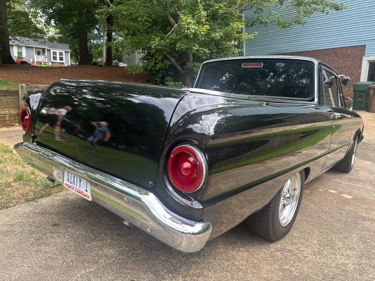 Ford-falcon-ranchero-1961-black-2