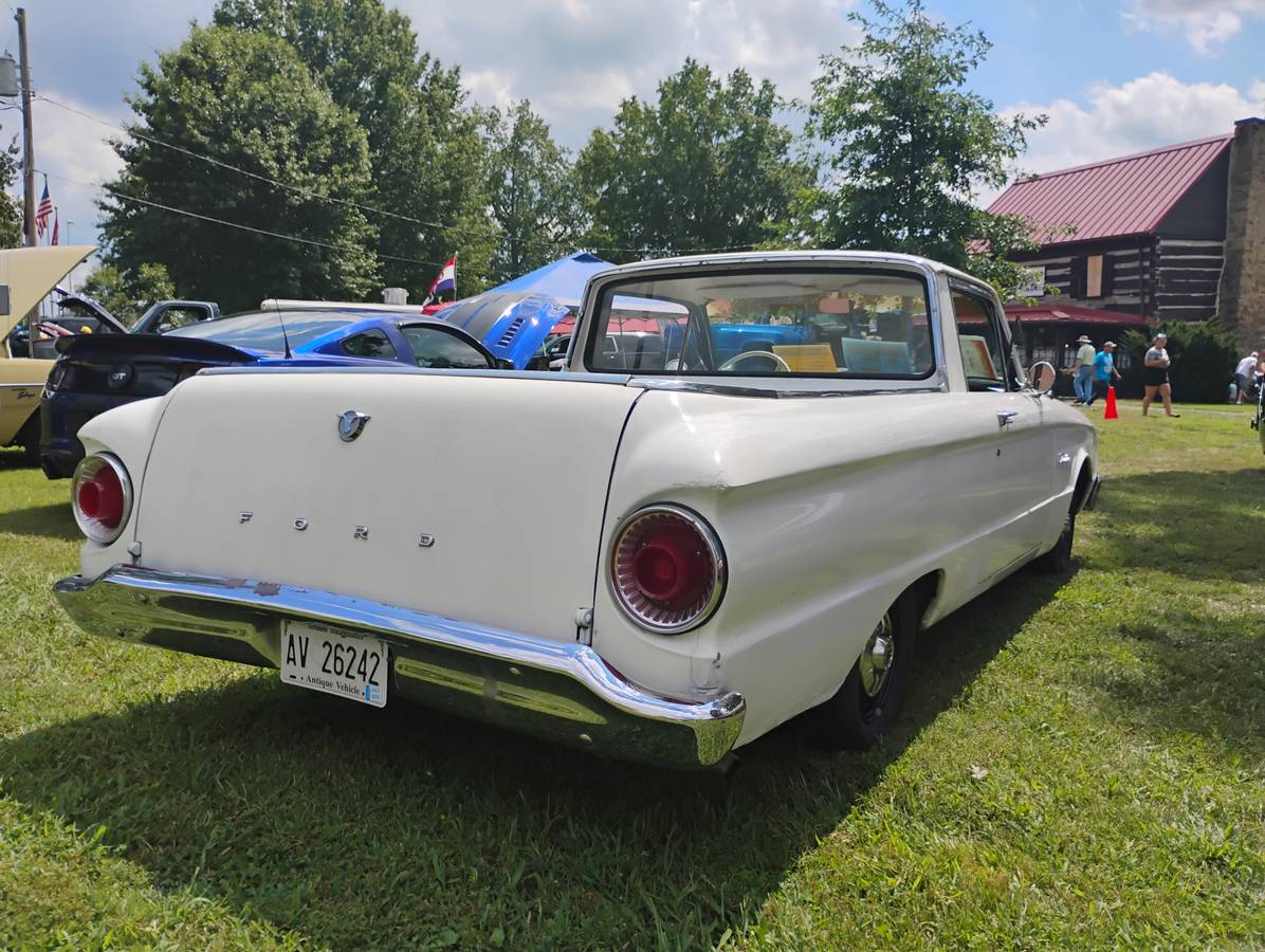 Ford-falcon-ranchero-1962-white-1