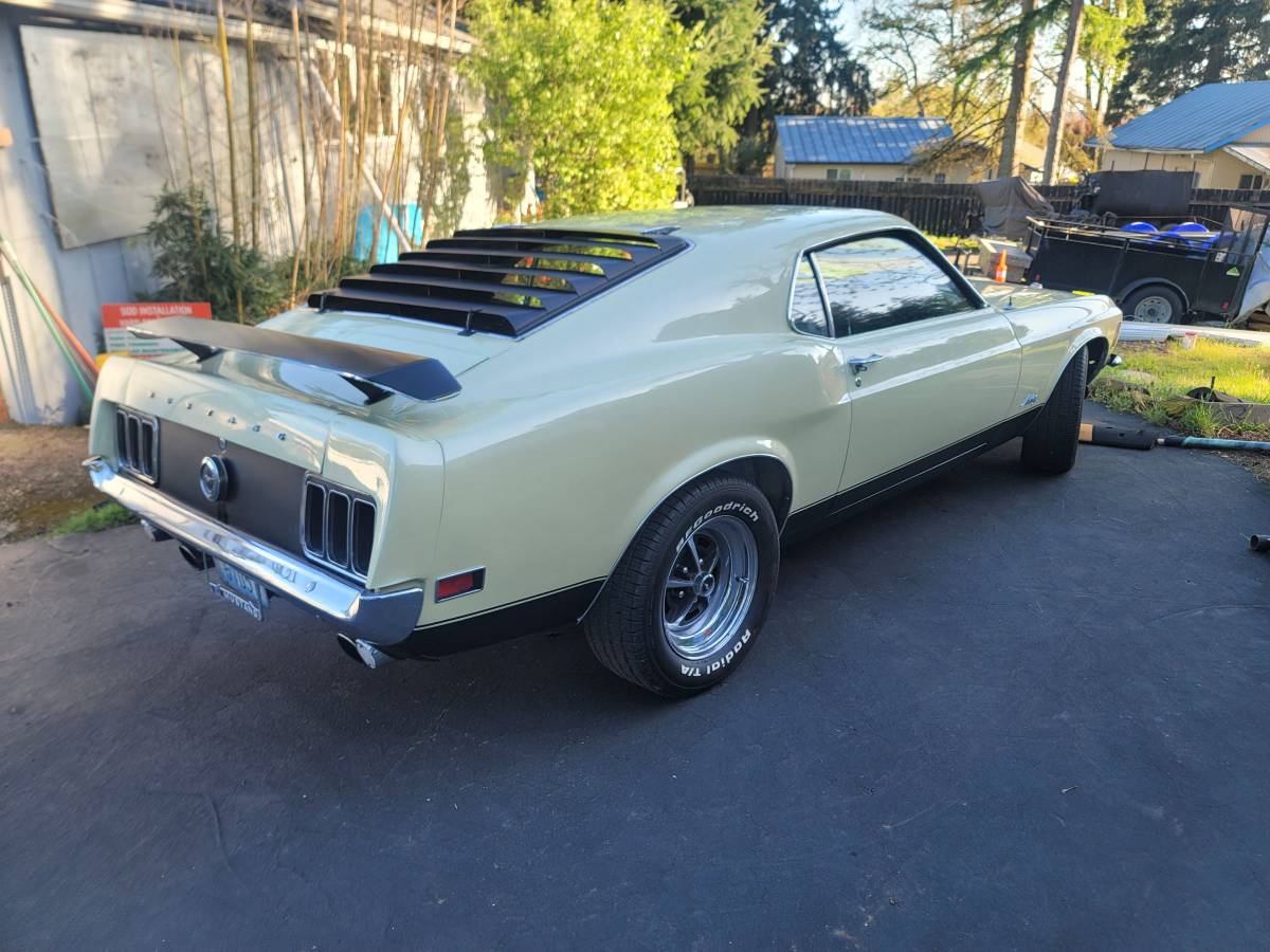 Ford-fastback-1970-white