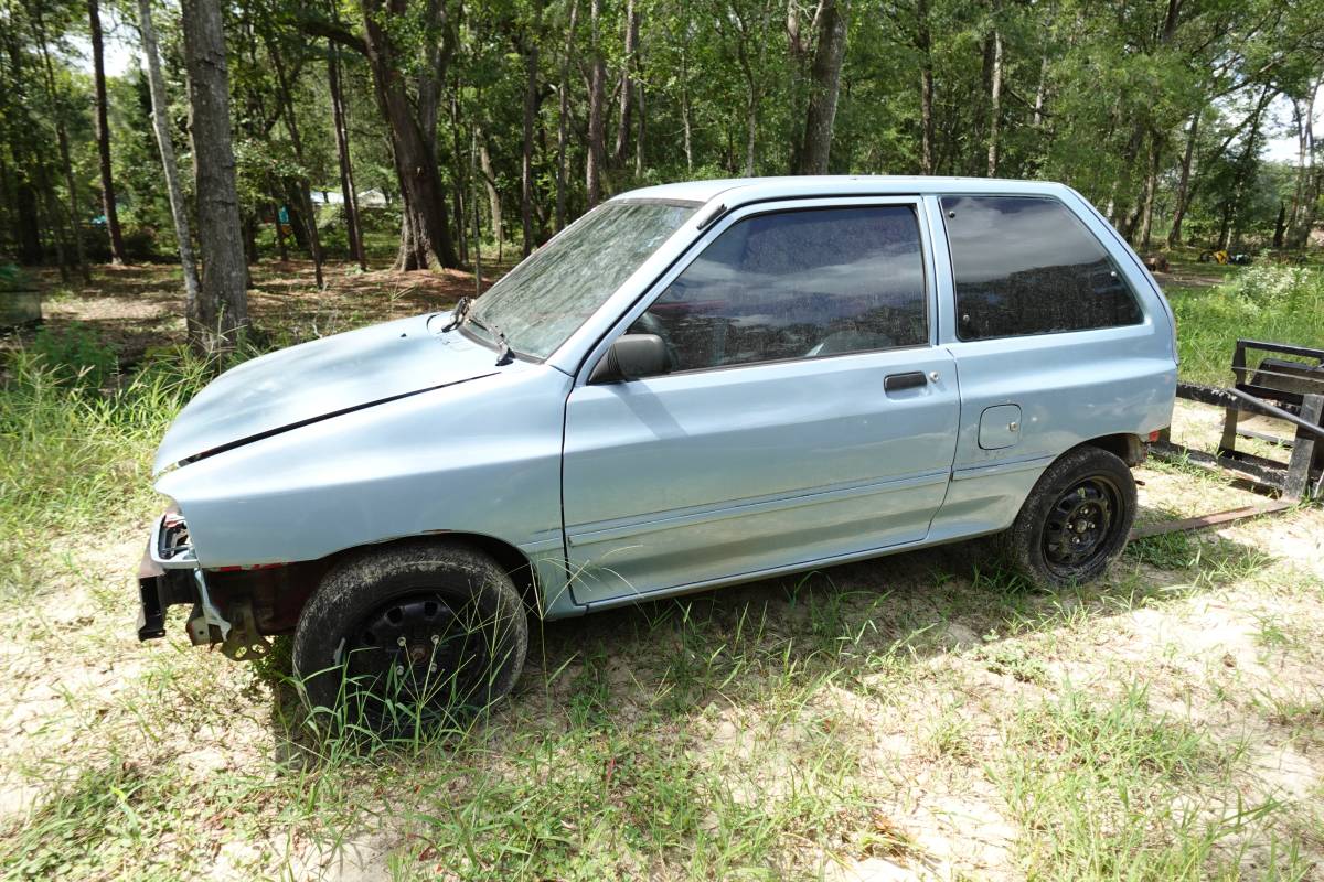 Ford-festiva-1989-5