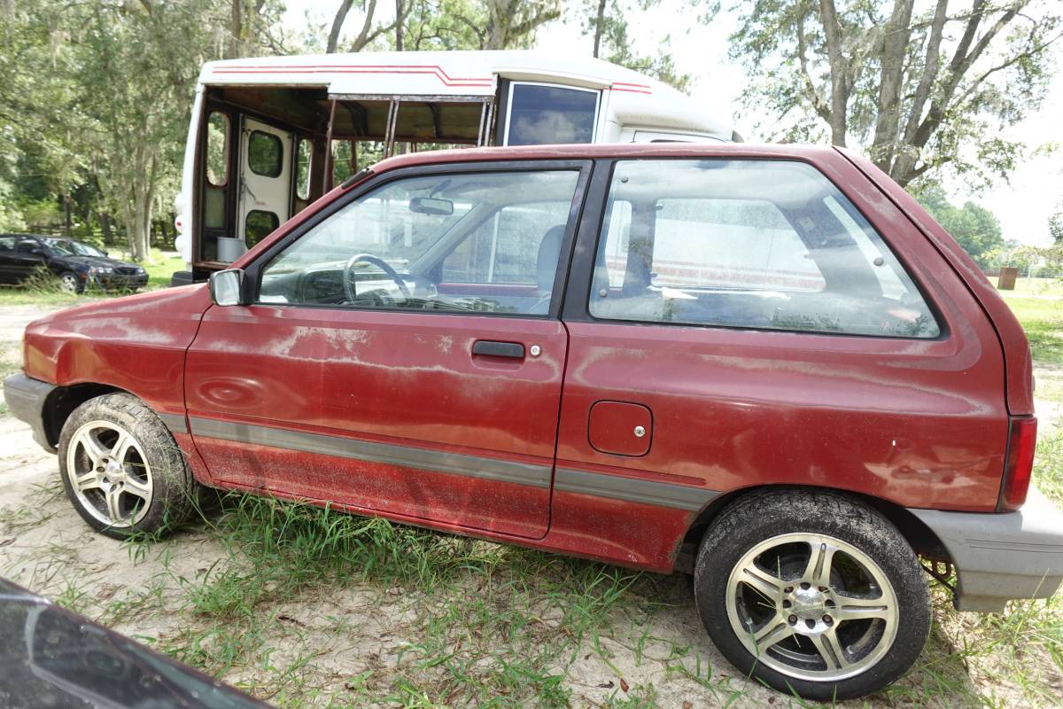 Ford-festiva-1989-9