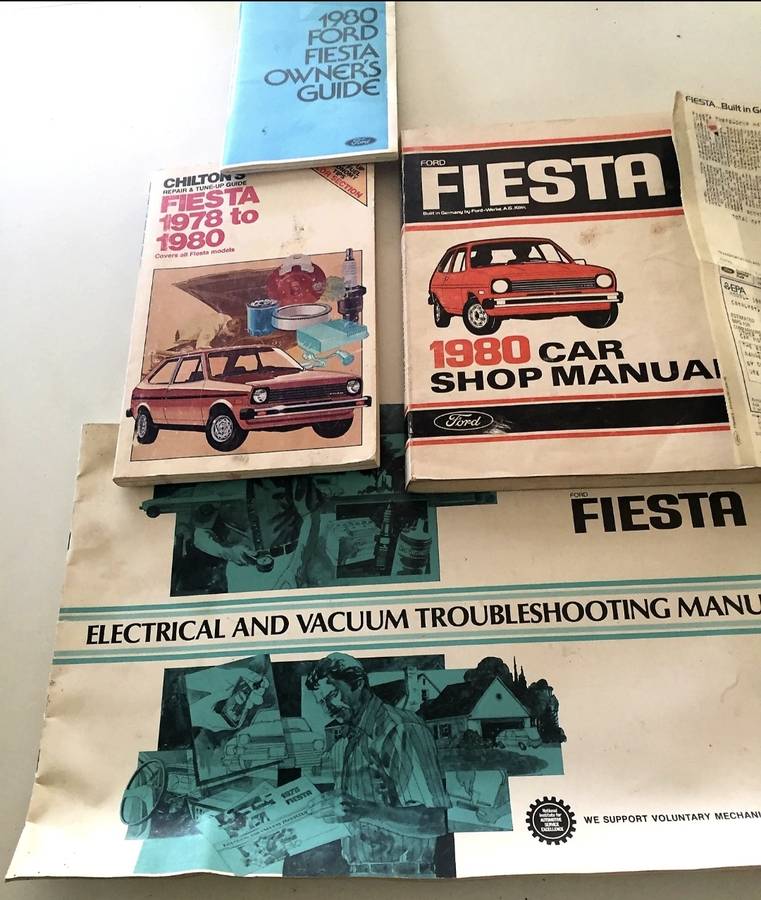Ford-fiesta-1980-white-5