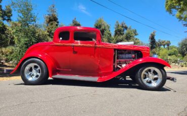 Ford-five-window-coupe-1932-red-1