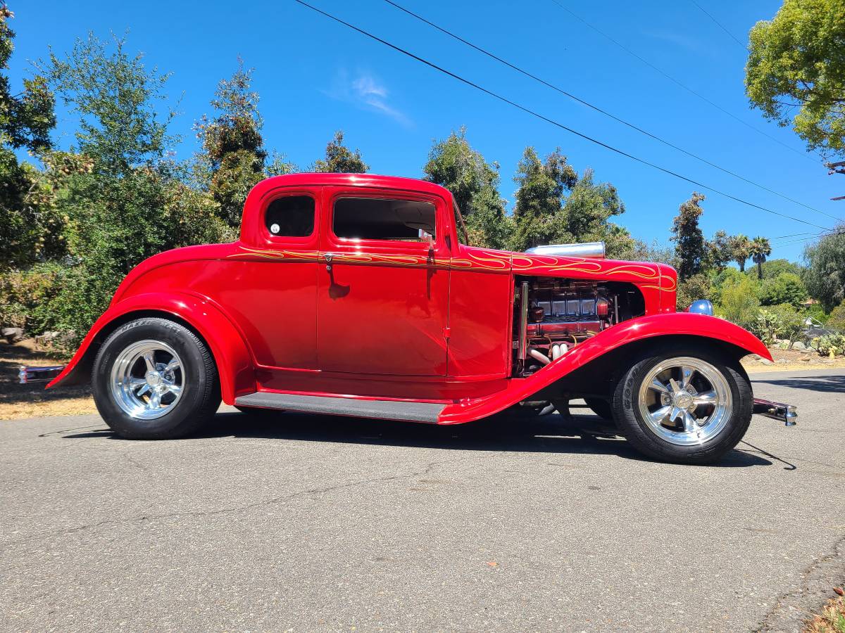 Ford-five-window-coupe-1932-red-1