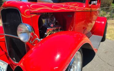 Ford-five-window-coupe-1932-red-10