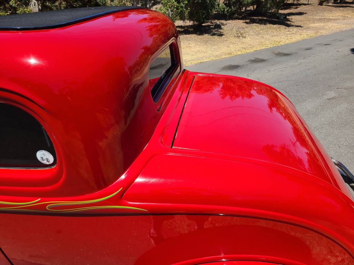 Ford-five-window-coupe-1932-red-13
