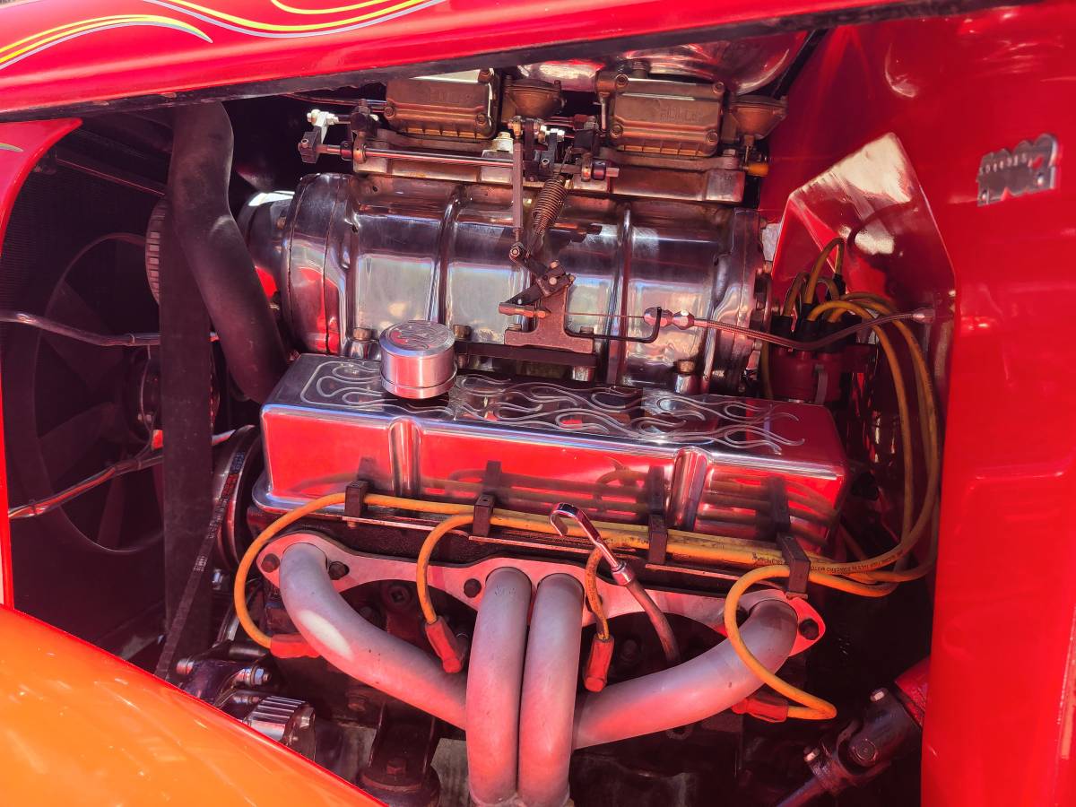 Ford-five-window-coupe-1932-red-16