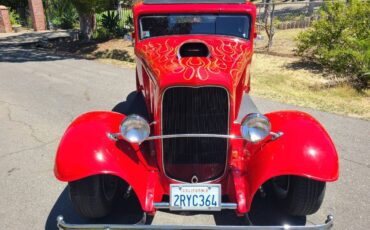 Ford-five-window-coupe-1932-red-18