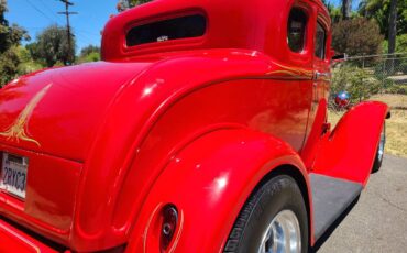Ford-five-window-coupe-1932-red-3