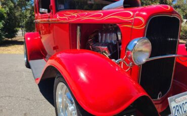 Ford-five-window-coupe-1932-red-4