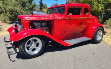 Ford-five-window-coupe-1932-red-5