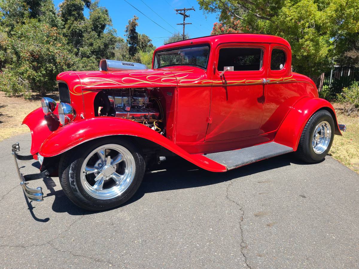 Ford-five-window-coupe-1932-red-5