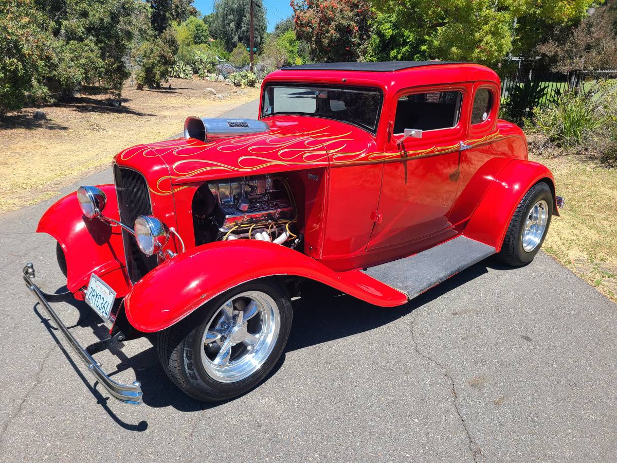 Ford-five-window-coupe-1932-red-6