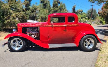 Ford-five-window-coupe-1932-red-7