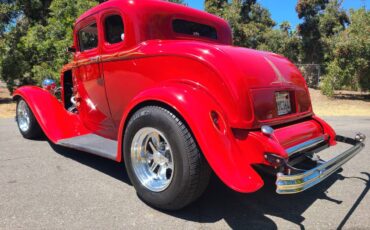 Ford-five-window-coupe-1932-red-8