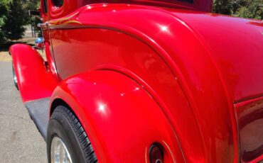 Ford-five-window-coupe-1932-red-9